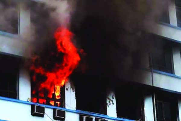 Mumbai: 2 dies as a massive fire breaks out in Santoor building, 8 fire tenders reach on the spot