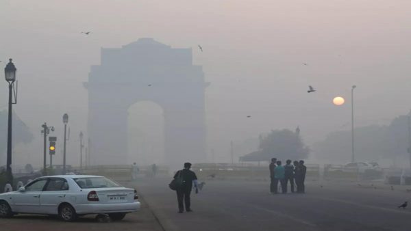 Delhi air quality continues to remain ‘severe’ with AQI at 413; UP asked to not send BS3, BS4 vehicle