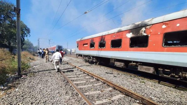 Maharashtra: Fire breaks out in 5 coaches of passenger train, all passengers safe