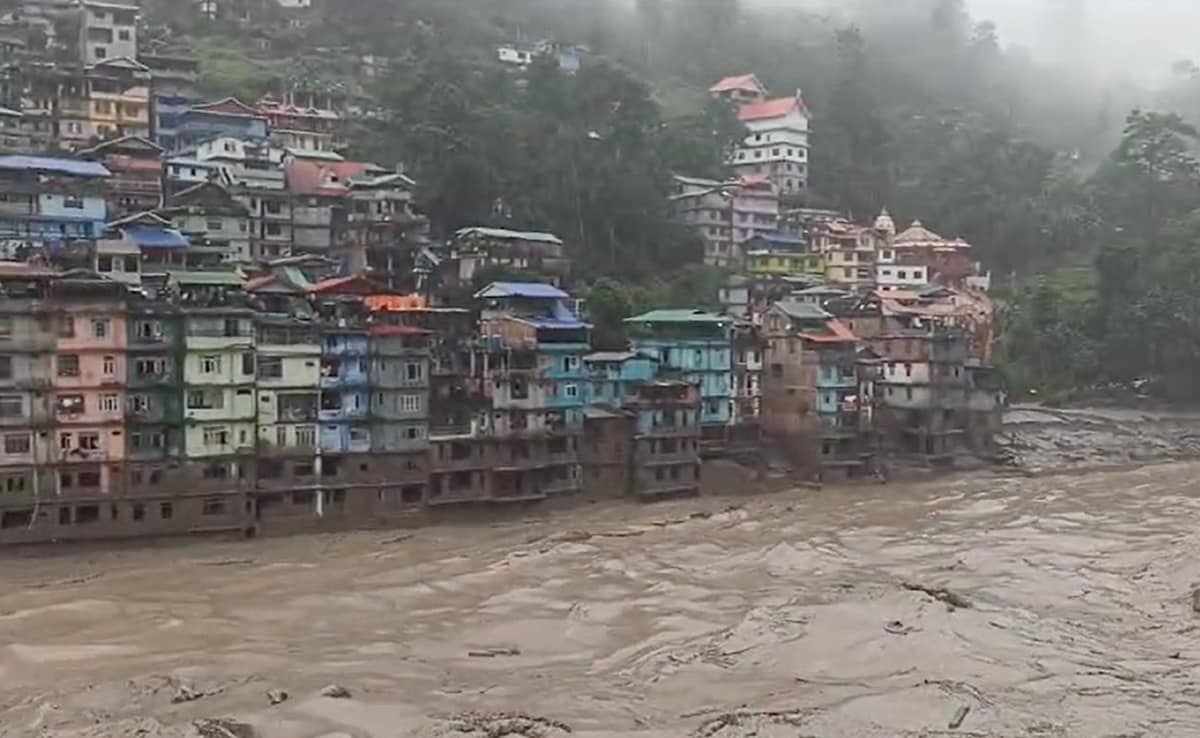 Sikkim: 23 Indian Army personnel reported missing following a powerful flash flood in Teesta river; Vehicles damaged