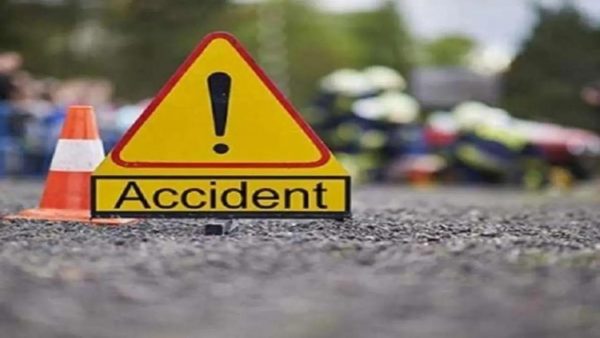 Maharashtra:3 killed, 2 injured as car falls onto moving goods train from bridge