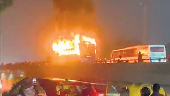 West Bengal: One people dead, 30 injured as Odisha-bound bus catches fire