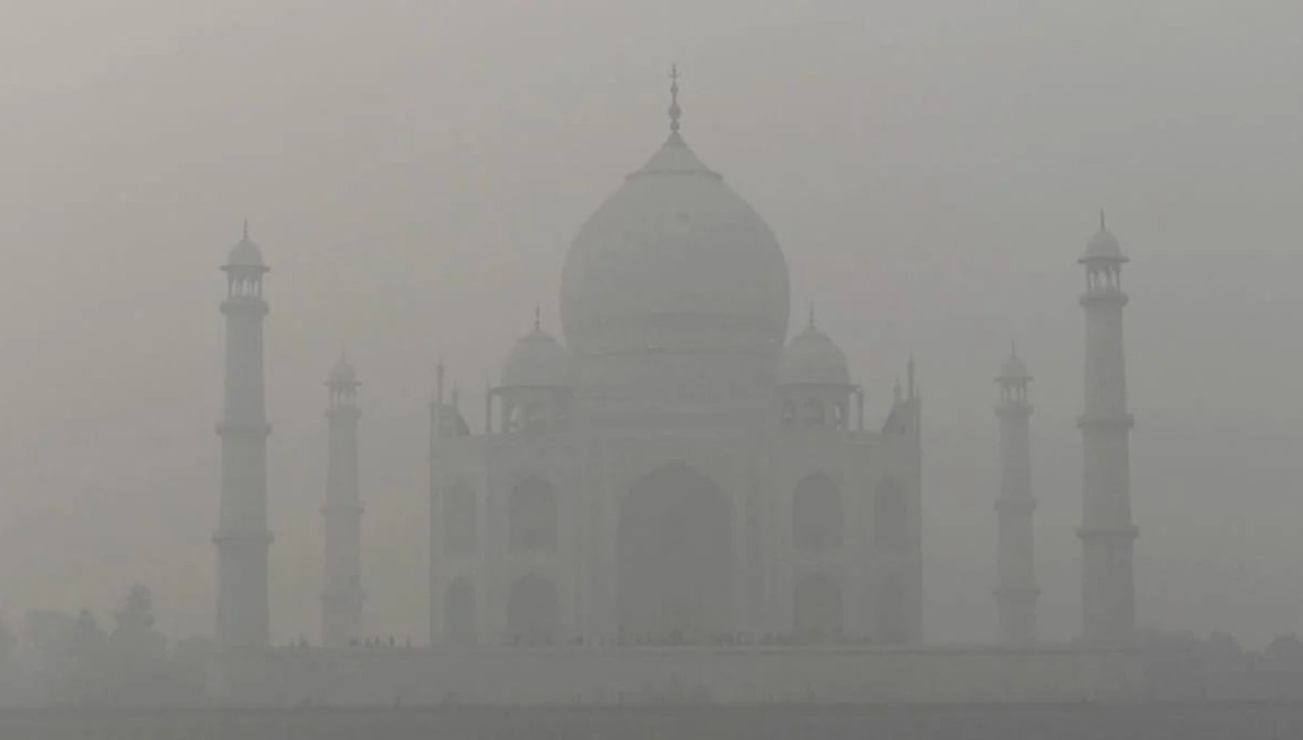 Taj Mahal Obscured by Heavy Smog as Agra’s Air Quality Deteriorates