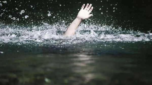 Madhya Pradesh: Man jumps into river with 3 children, two sons die in Khargone