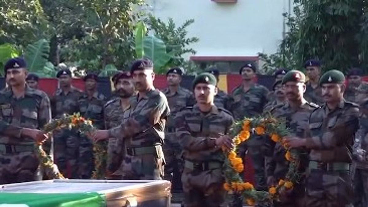 Indian Army and J-K Police Pay Tributes to 5 Soldiers Martyred in Rajouri Encounter