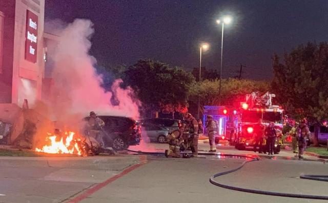 Texas: Pilot killed after small plane crashes and burns on outside of shopping center