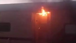Fire Erupts in Passenger Train Coach in Uttar Pradesh’s Etawah