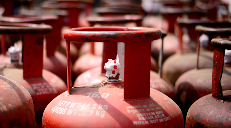 Uttar Pradesh Cabinet Approves 2 Free LPG Cylinders for Beneficiaries and FDI Incentives