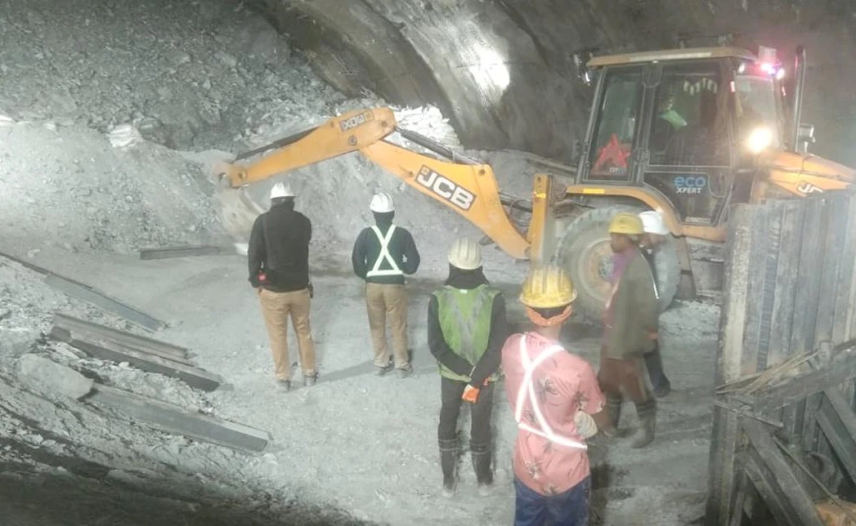 Fresh landslide disrupts Uttarakhand Tunnel rescue operation; 40 trapped for over 70 hours