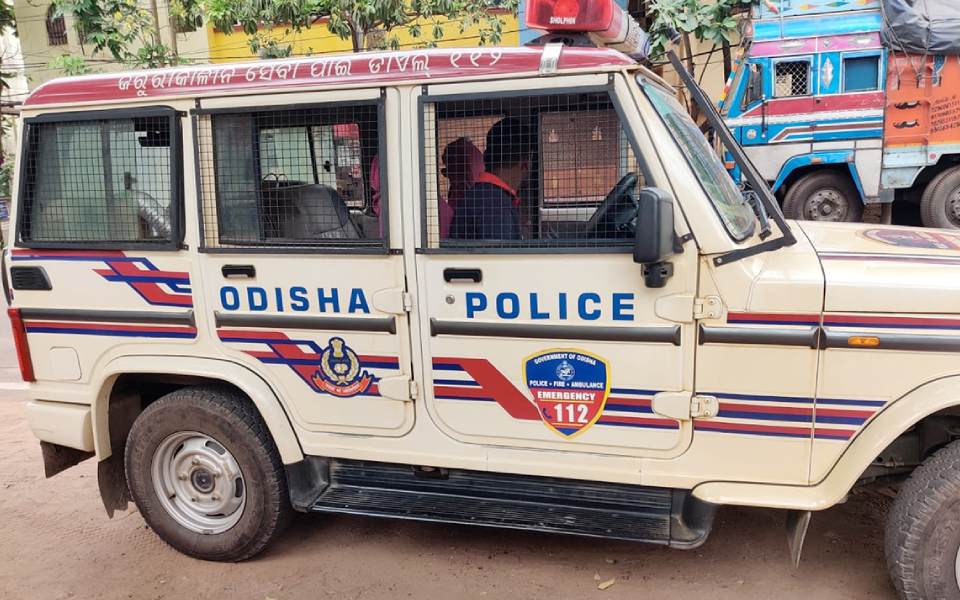 Odisha man, 35, kills wife in suspicion of affair, walks to police station in Nayagarh with severed head