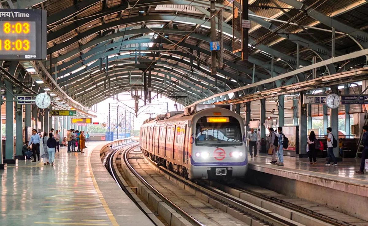Delhi Metro Sets New Record with 71.09 Lakh Daily Riders on Feb 13