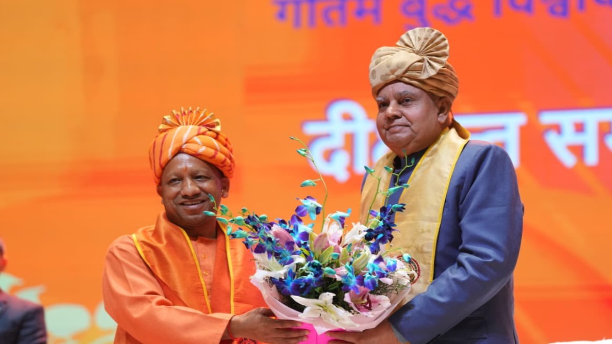 Vice President Dhankhar Commends CM Yogi Adityanath, Declares Uttar Pradesh a Global Role Model