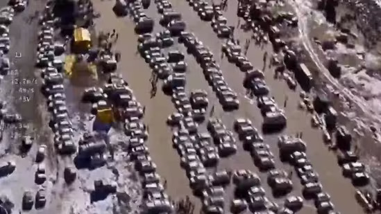 Himachal Pradesh Roads Struggle with Traffic Chaos Amid Tourist Influx: Drone Footage Reveals Severe Congestion