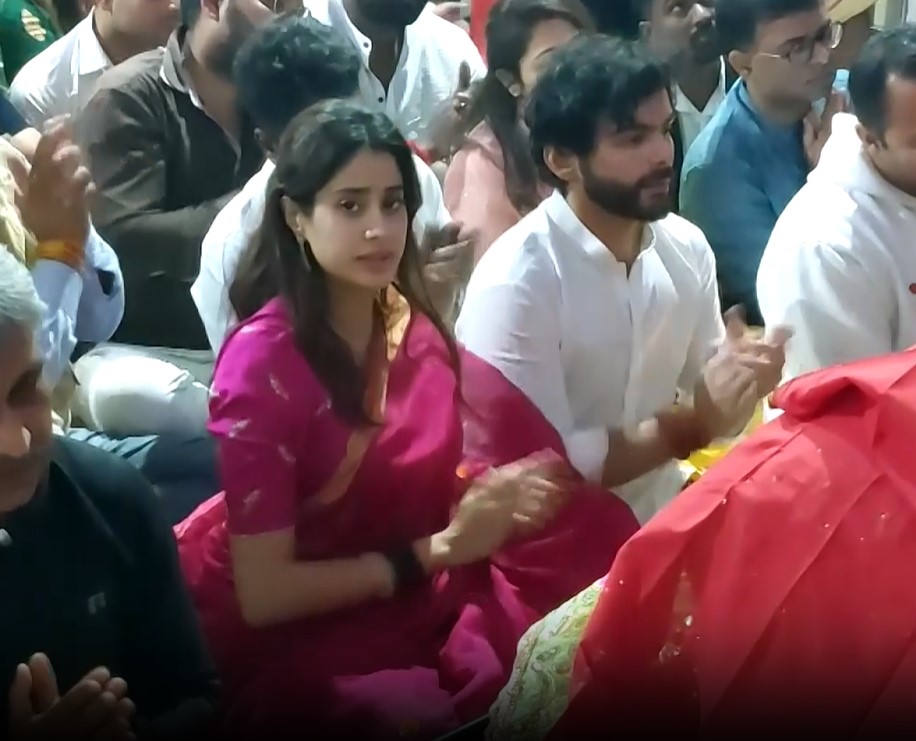 Janhvi Kapoor Visits Ujjain’s Mahakaleshwar Temple for Blessings in the Company of Rumoured Boyfriend Shikhar Pahariya