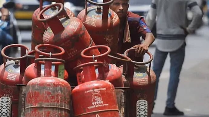 Commercial LPG Price Slashed by Rs 19 per Cylinder: New Rates Unveiled