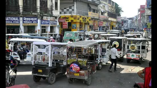 Efficient Regulation of E-Rickshaws in Lucknow: Color Coding System to Begin on January 1