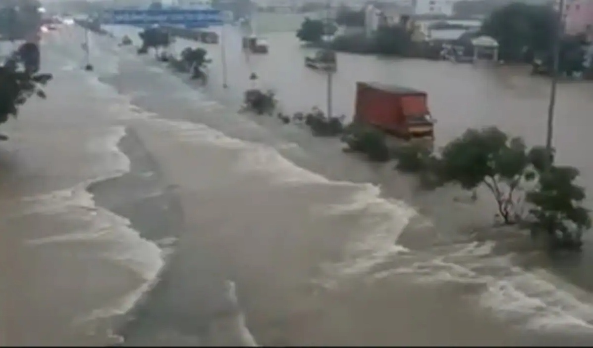 Tamil Nadu’s Thoothukudi Submerged Video Shows Flooded Highway as More Rain Predicted