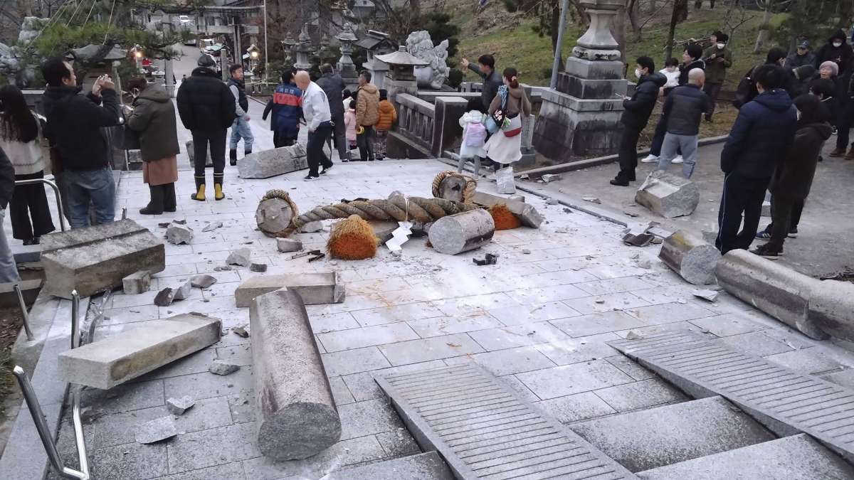 Japan, Russia and Korea on high alert as first tsunami waves hit Ishikawa after 7.5 magnitude earthquake
