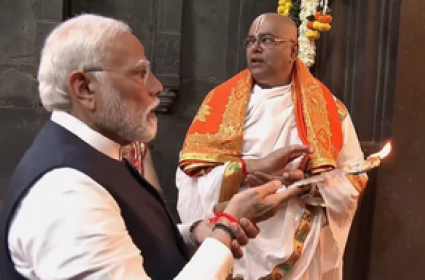 PM Modi’s Spiritual Sojourn in Nashik: Roadshow, Temple Visit, and Musical Reverie