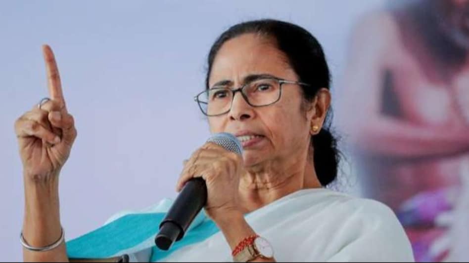 West Bengal: CM Mamata Banerjee suffer minor head injury in car accident on way to Kolkata