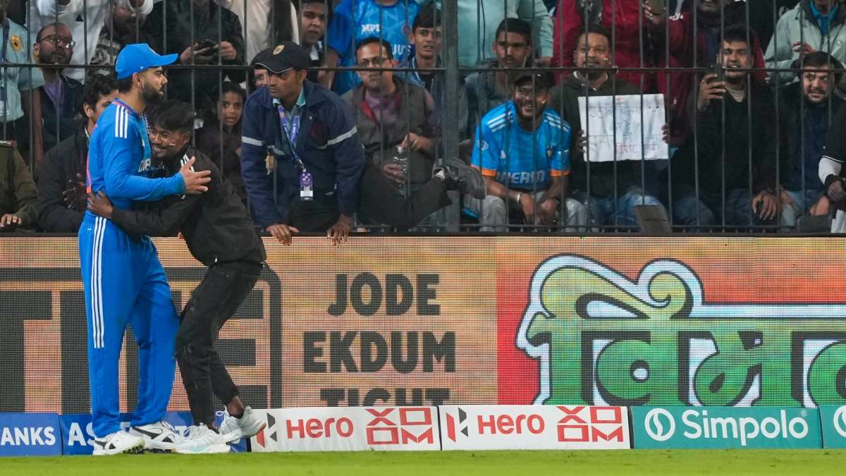 Indore Police detain spectator for breaching security to hug Virat Kohli during a T20I via Afghanistan | Watch