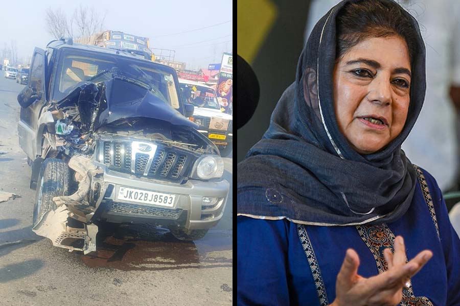Former J&K Chief Minister Mehbooba Mufti’s Car Meets with Accident En Route to Anantnag