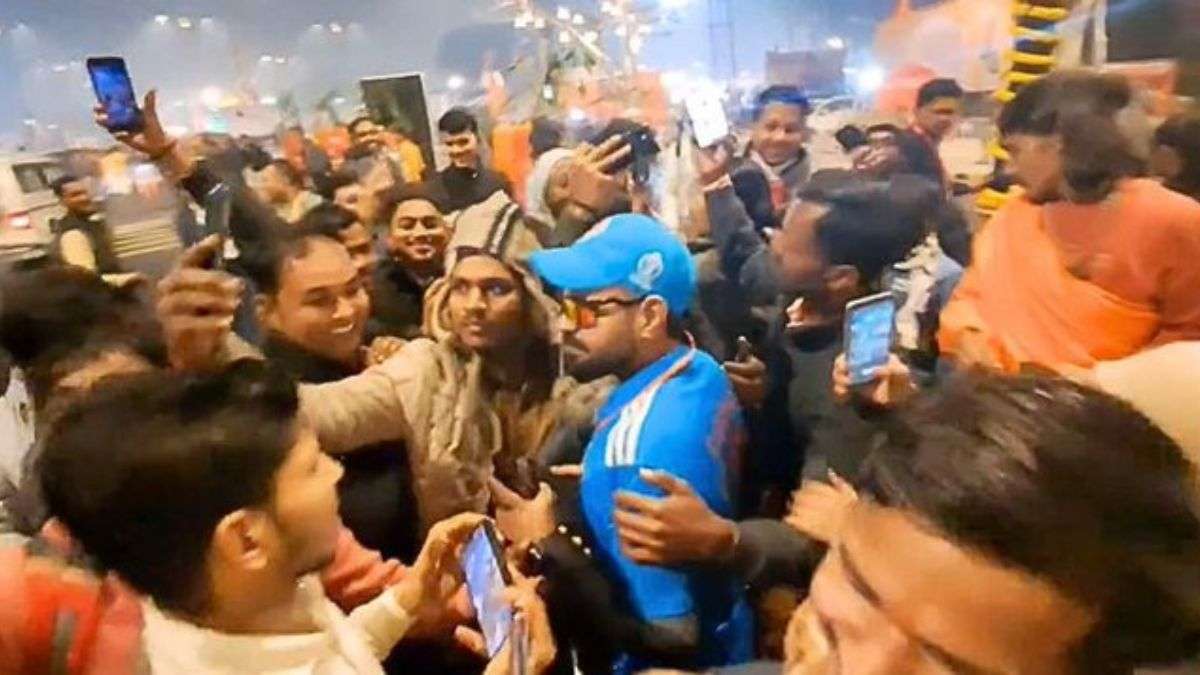 Man mistaken as Virat Kohli gets mobbed by fans in Pran Pratishtha Ceremony Ayodhya | Viral video