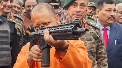Yogi Adityanath Inaugurates ‘Know Your Army Festival’ in Lucknow, Showcases Weapons