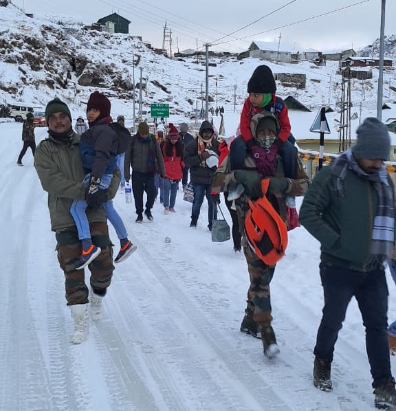 Indian Army’s Swift Action: Rescues 500 Tourists Stranded by Snowfall at Nathula, Sikkim