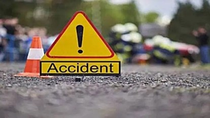 17 Injured after bus collides with divider on Prayagraj-Ayodhya highway in Pratapgarh