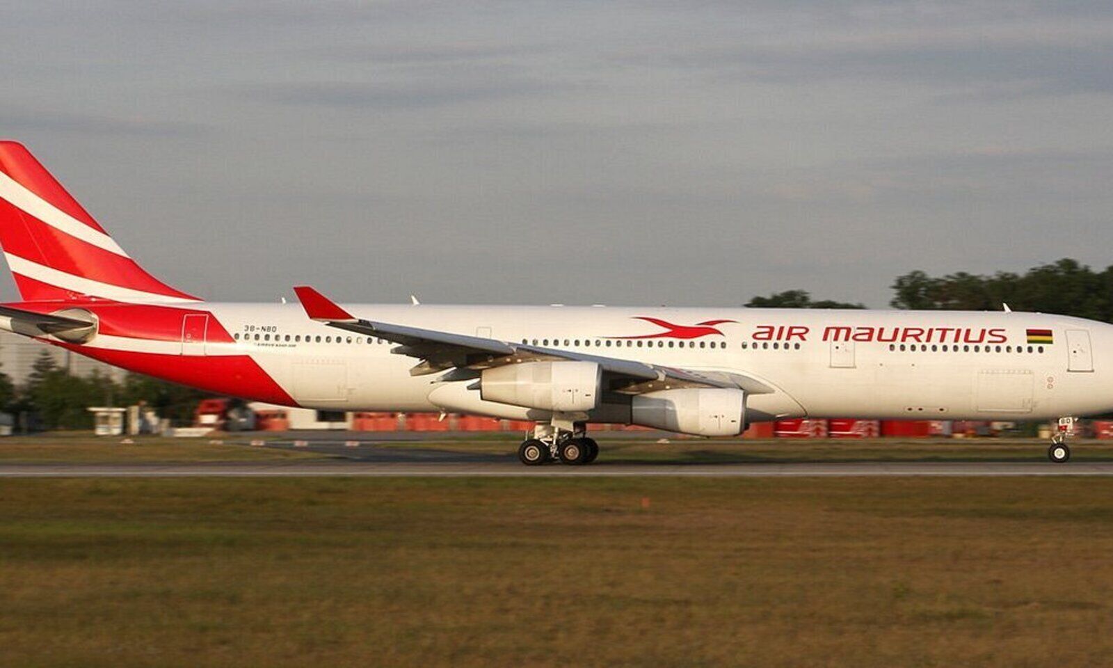 Mumbai: Flyers of Air Mauritius flight MK749 trapped for over five hours; faces breathing issues