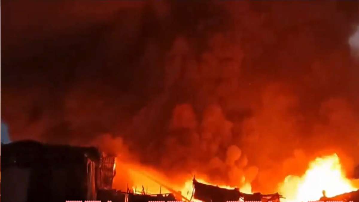 One dead, 3 injured after massive fire engulfs several huts and shops near Mumbai in slum area