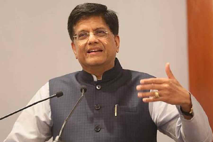 Piyush Goyal Highlights Modi Government’s Effective Management Principles at IIM Lucknow’s Event