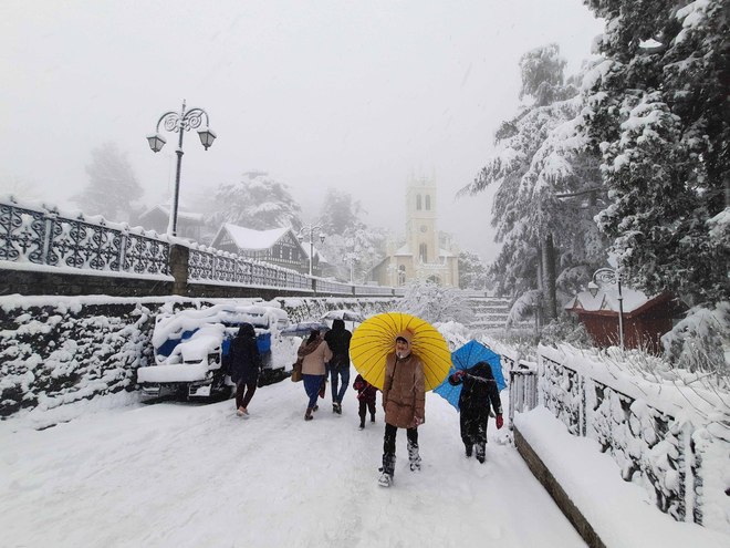 Snowfall Havoc in Himachal Pradesh: 475 Roads Blocked, Power and Water Supply Hit