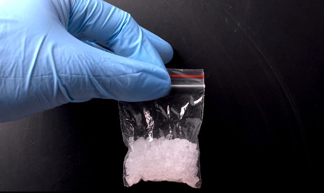Over 30 kilograms of Methamphetamine drugs seized at railway station in Madurai; Couple arrested