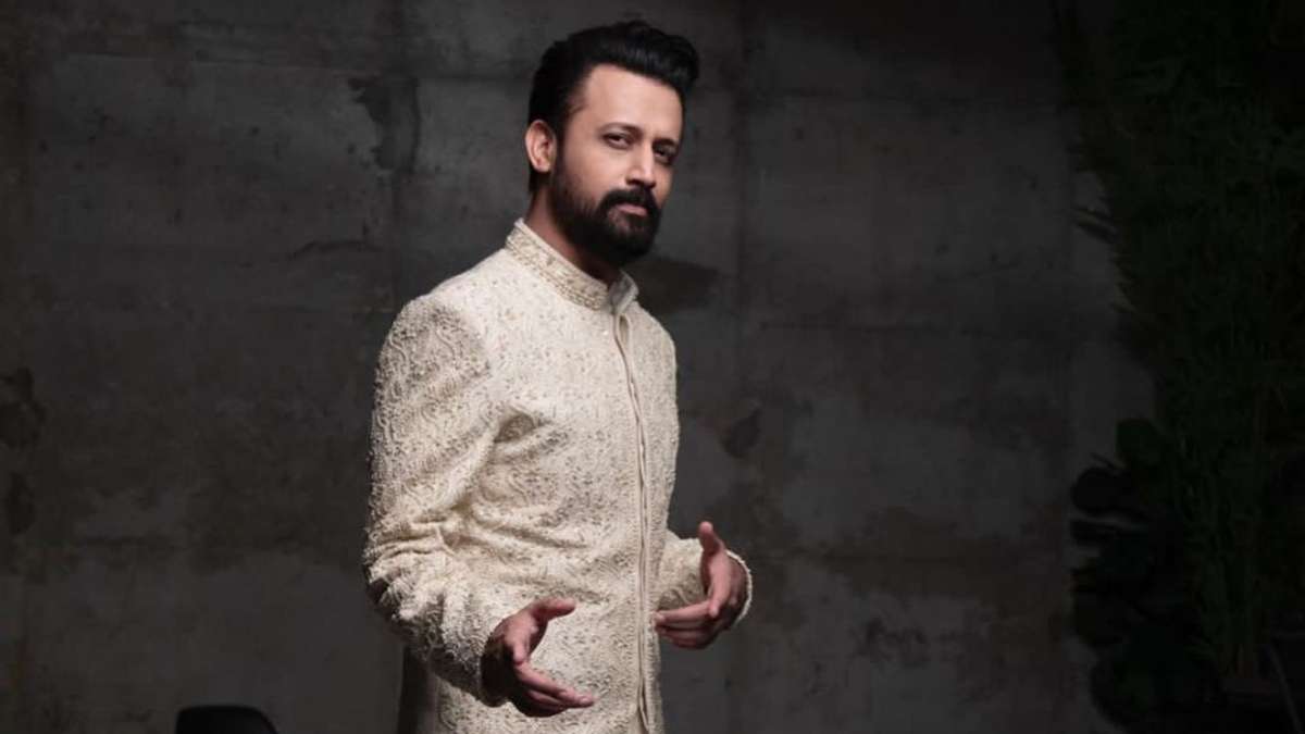 Pak singer Atif Aslam unveils daughter’s face on her first birthday | See pics