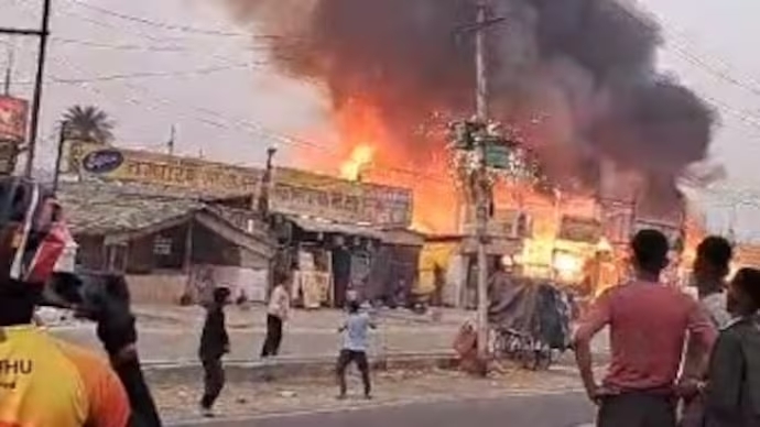 Massive Fire Erupts in Greater Noida Market near Char Murti Chowk