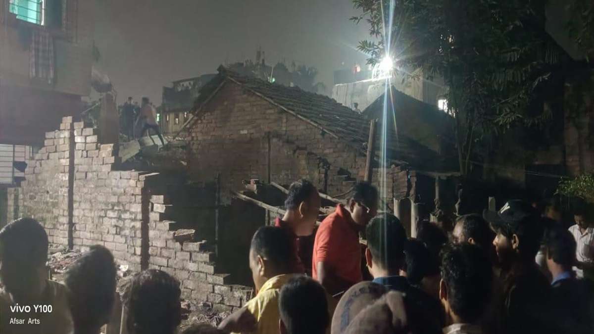 Kolkata: 2 Dead, several injured as under-construction building collapses, search ops underway