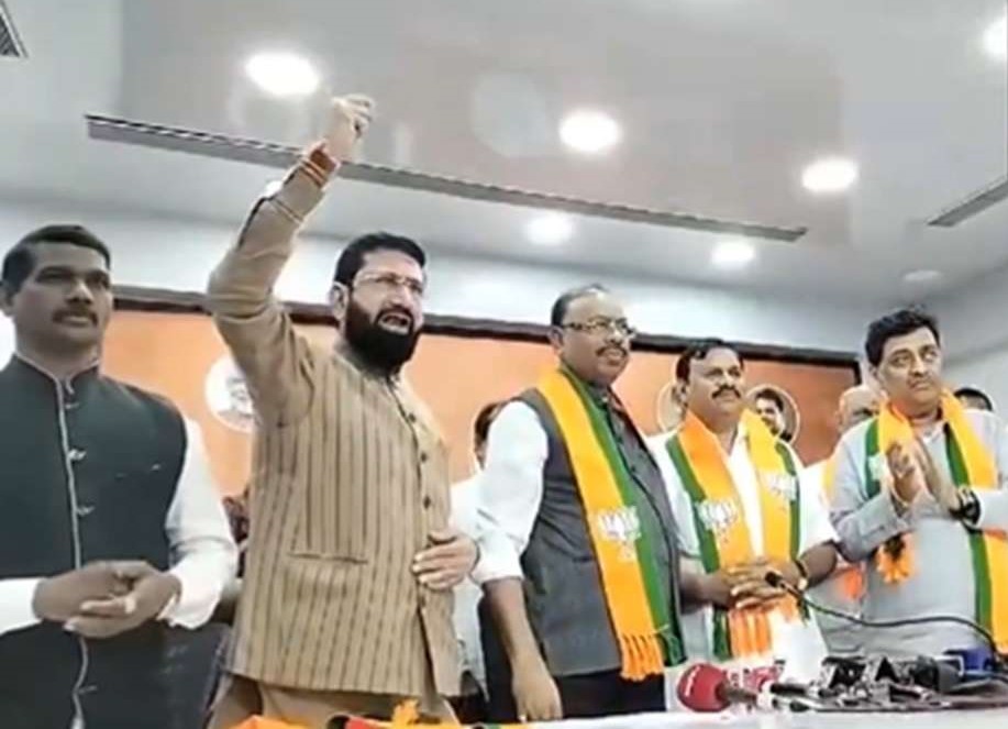 Maharashtra: Congress Suffers Blow as Senior Leader Padmakar Valvi Joins BJP