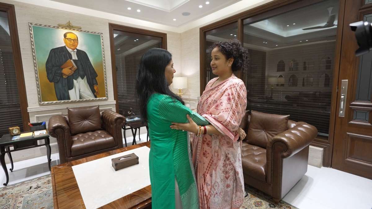 Kalpana, wife of former Jharkhand CM Hemant Soren, meets Sunita Kejriwal, vows, “We will fight this together