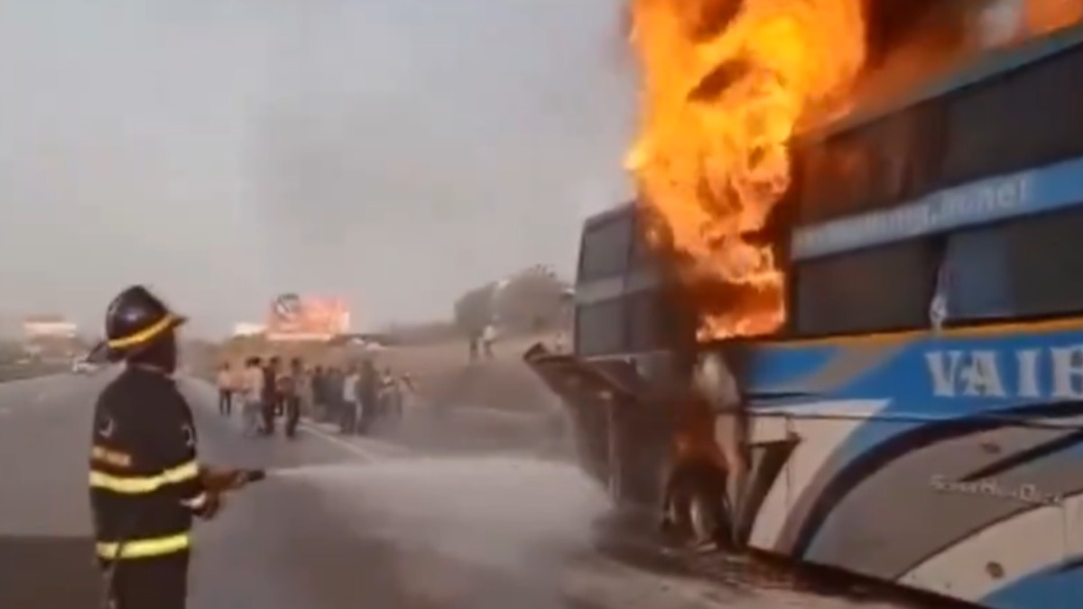 maharashtra-all-36-passengers-evacuated-safely-after-private-bus-catches-fire-on-mumbai-pune-expressway