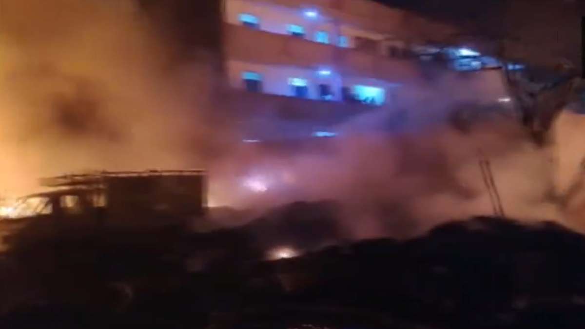 Massive Fire Engulfs Warehouse in Ghaziabad’s Khoda Area