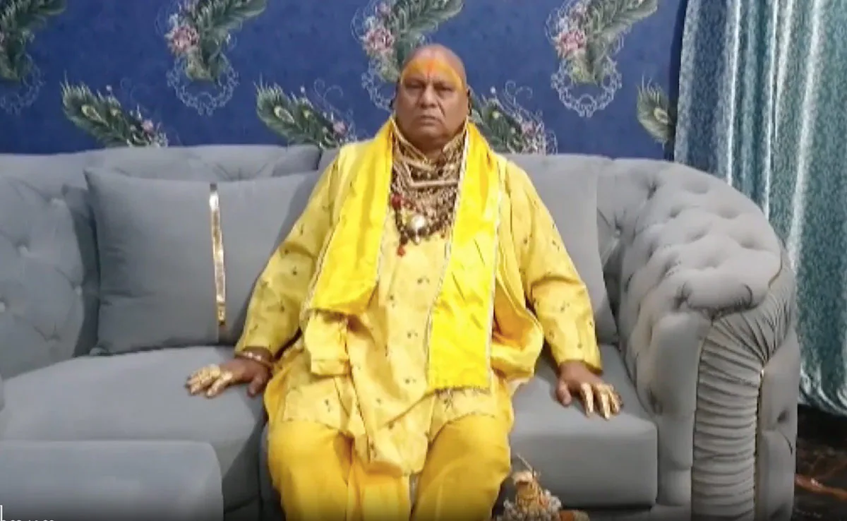 Meet Kanpur’s Google Golden Baba: The Man Covered in 4 Kg of Gold Daily