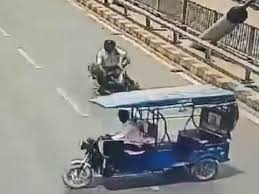 Tragic Collision Claims Motorcyclist’s Life as E-Rickshaw Makes Sudden U-Turn