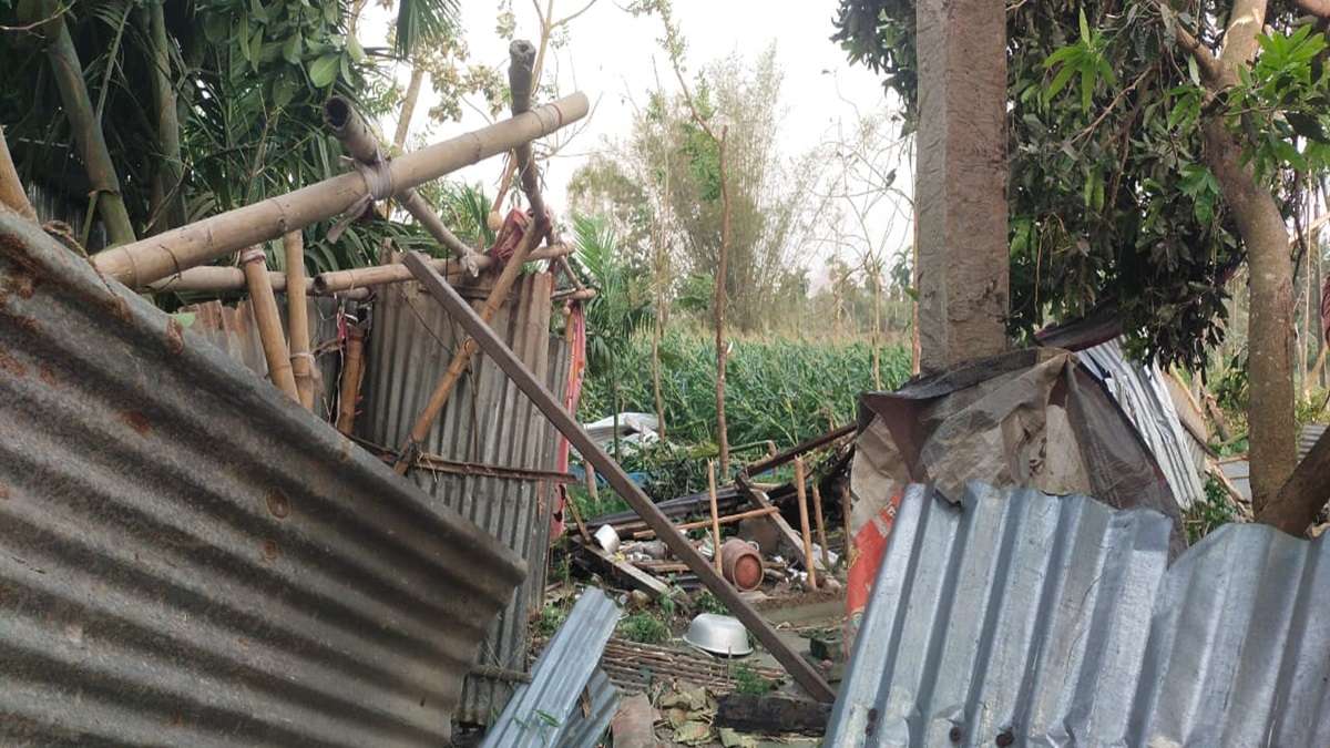 5 killed, over 100 injured as cyclonic storm causes devastation in Jalpaiguri; PM condole demise