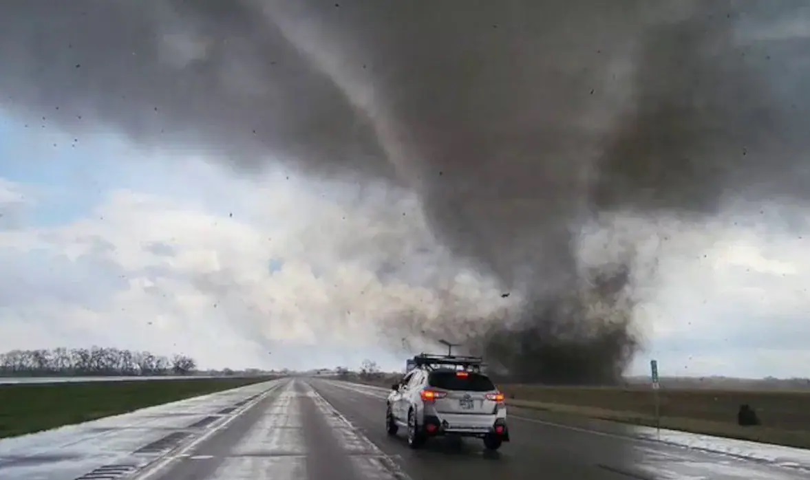Massive tornado swept through US state of Nebraska, causing severe damage to homes | Videos