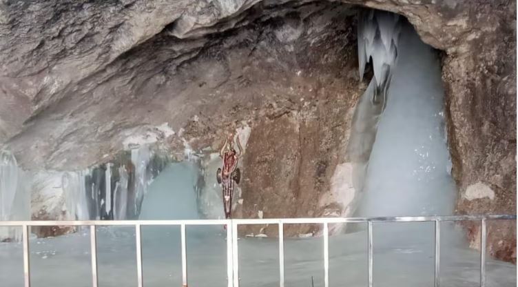 First Picture of Baba Barfani Emerges from Amarnath Cave Ahead of Inaugural Journey on June 29