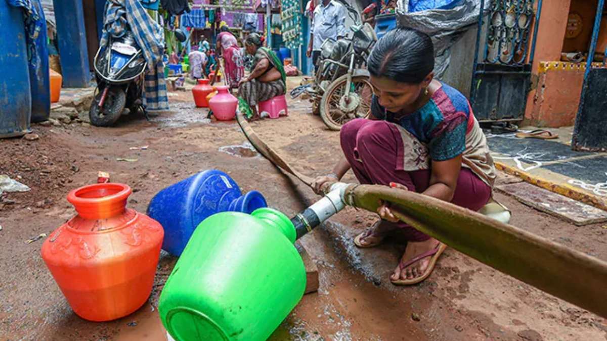 Delhi Water Crisis: Govt Cracks Down on Wasteful Usage, Imposes Rs 2,000 Fine for Car Washing