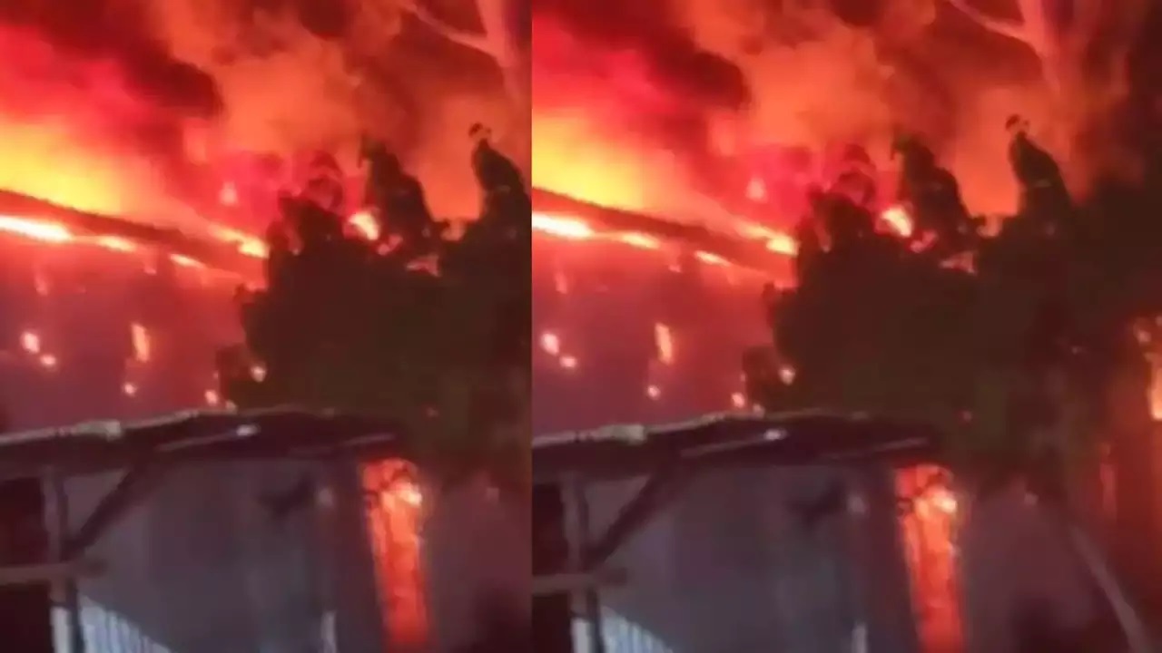 UP: Massive fire engulfs factory in Sahibabad Site 4 Industry area; 18 fire fighters at spot