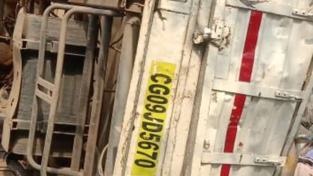 Tragedy strikes Chhattisgarh as pick-up vehicle overturns; 18 Dead, 4 injured; CM expresses pain